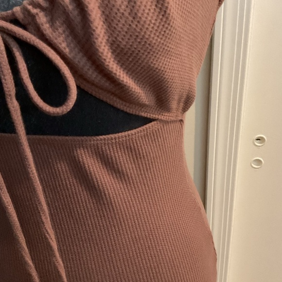 🖤 Brown Ribbed Mini Twist Front Halter Dress - Picture 6 of 7